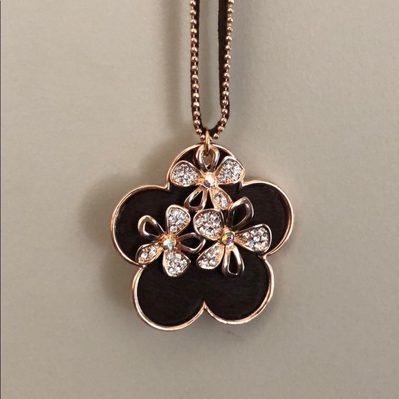 Rose Gold Flower Necklace - Picture 1 of 3